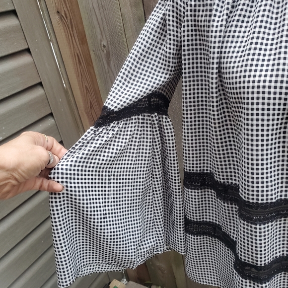 Belle Sky Off the Shoulder Flowy Bell Sleeve Blouse Women's Size XL EUC - Picture 4 of 8